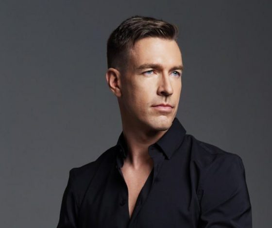 Что известно об Алексе Лесли, на которого завели уголовное дело из-за призывов к насилию