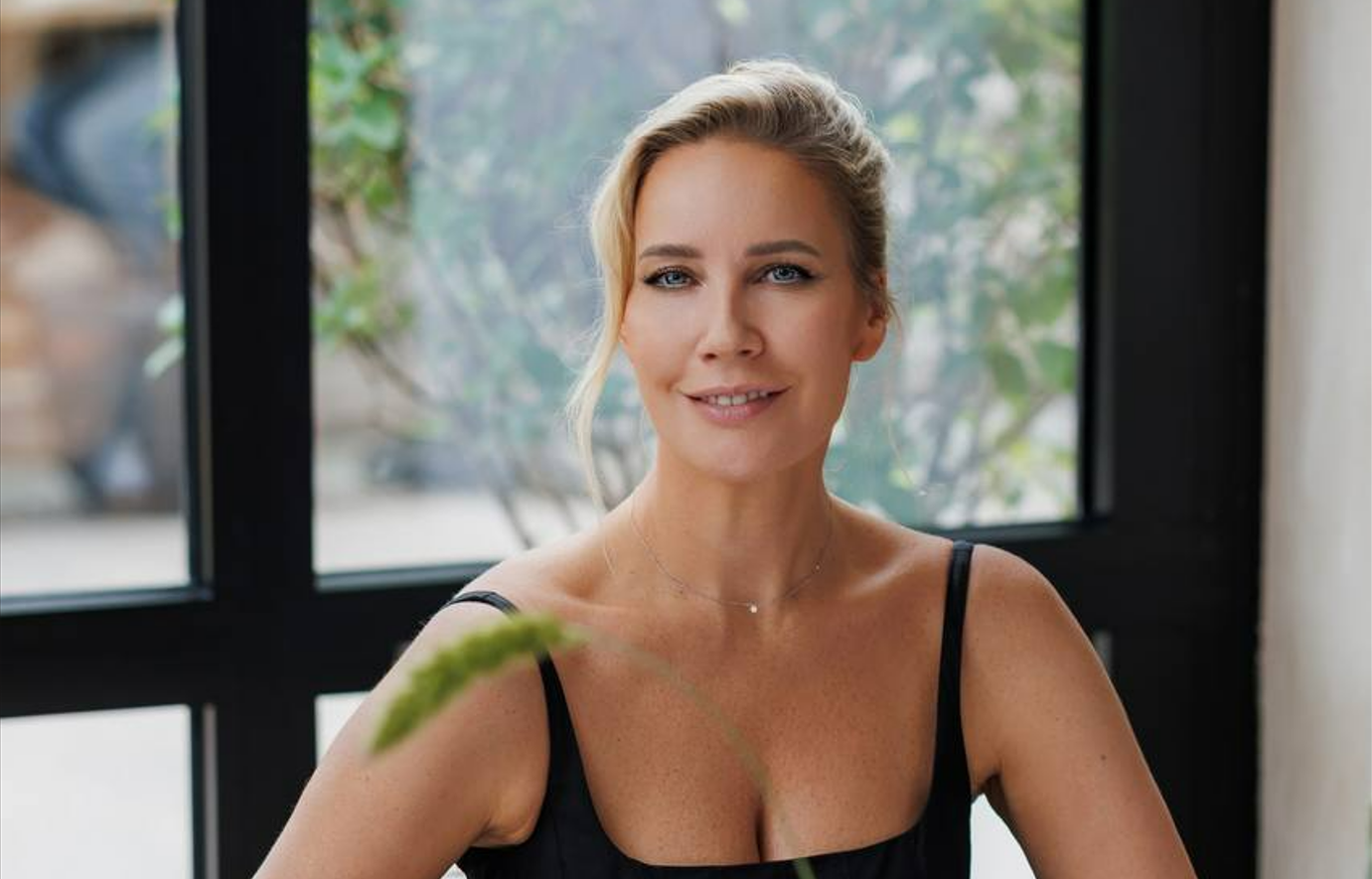 TV presenter Elena Flying will check the capabilities of the psyches