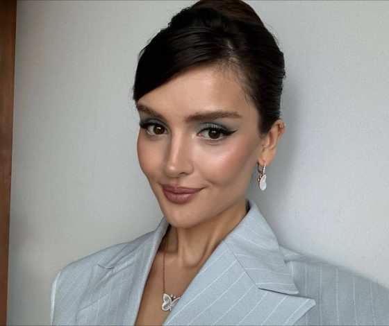 Дина Саева поделилась редкими снимками с младшей сестрой