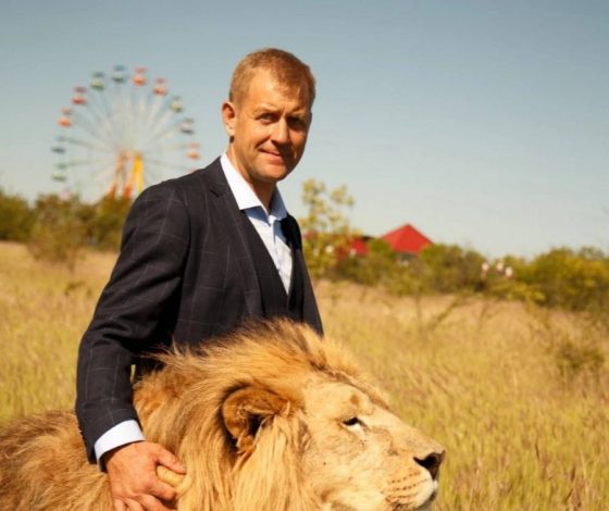 Олег Зубков вернулся к работе после нападения льва