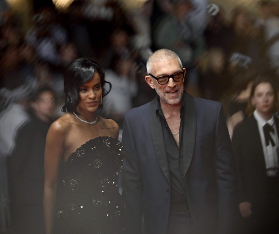 Избранница Венсана Касселя показала откровенные кадры спустя полгода после родов