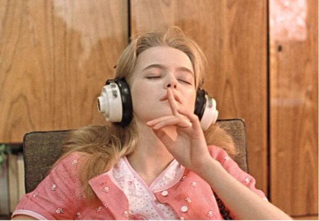 Тест: угадай знаменитую советскую песню по эмодзи