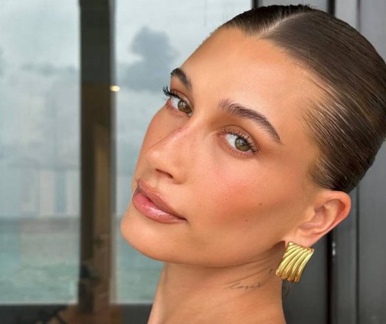 Хейли Бибер вышла в свет без кольца после новости о разводе