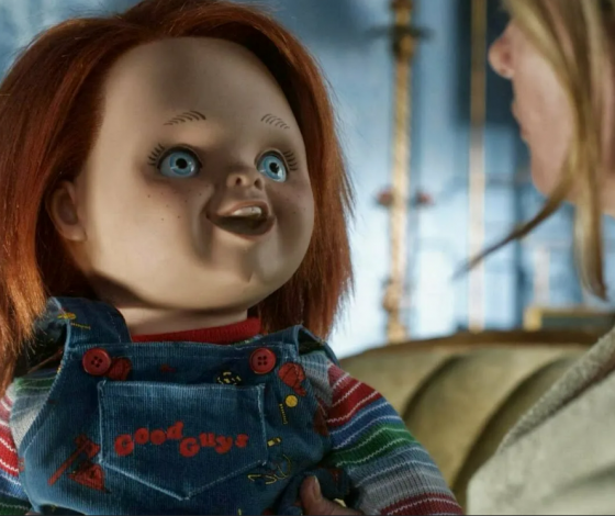 Сотрудница банка подала в суд на работодателя из-за куклы Чаки