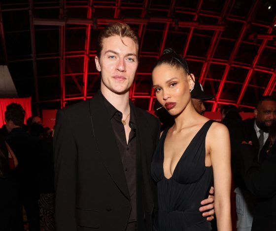 Кто такая Нара Смит и почему все обсуждают ее беременность?