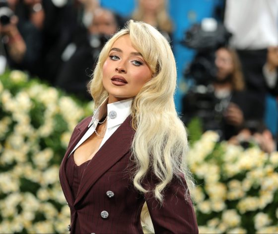 Сабрина Карпентер появилась на публике в необычном образе