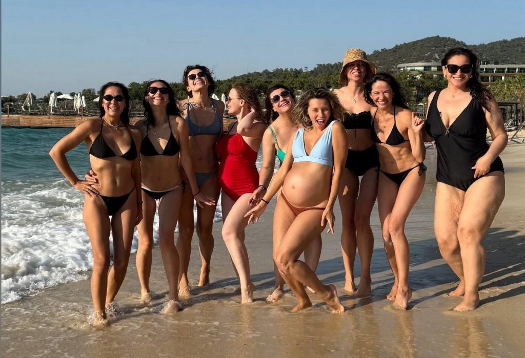 Regina Todorenko with friends. Photo: Social Networks