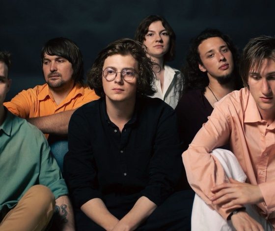 Что известно о группе «Бонд с кнопкой», чей трек «Кухни» стал хитом