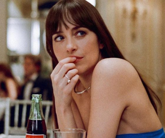 В соцсетях завирусился макияж «Материалистки» Дакоты Джонсон