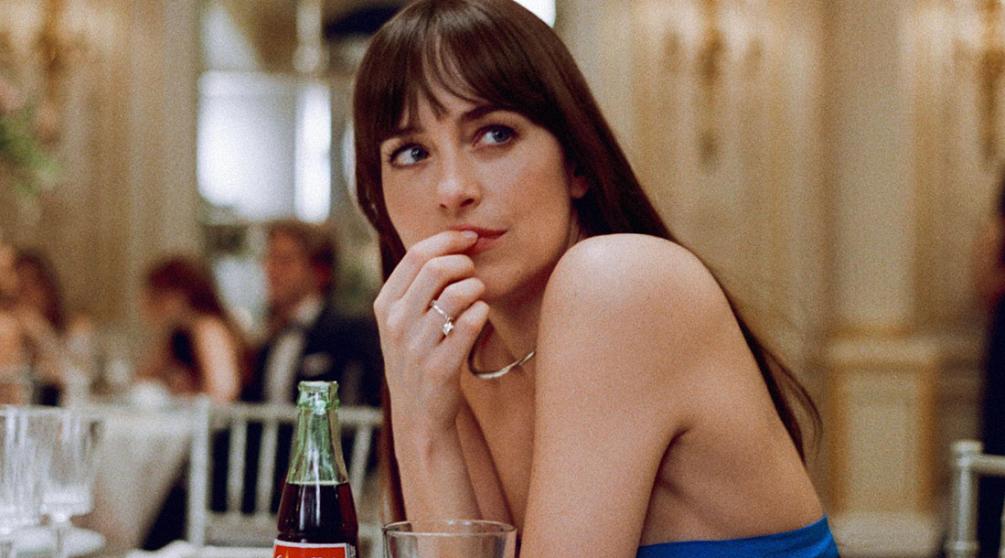 In social networks, the structure of the “materialist” Dakota Johnson was besieged