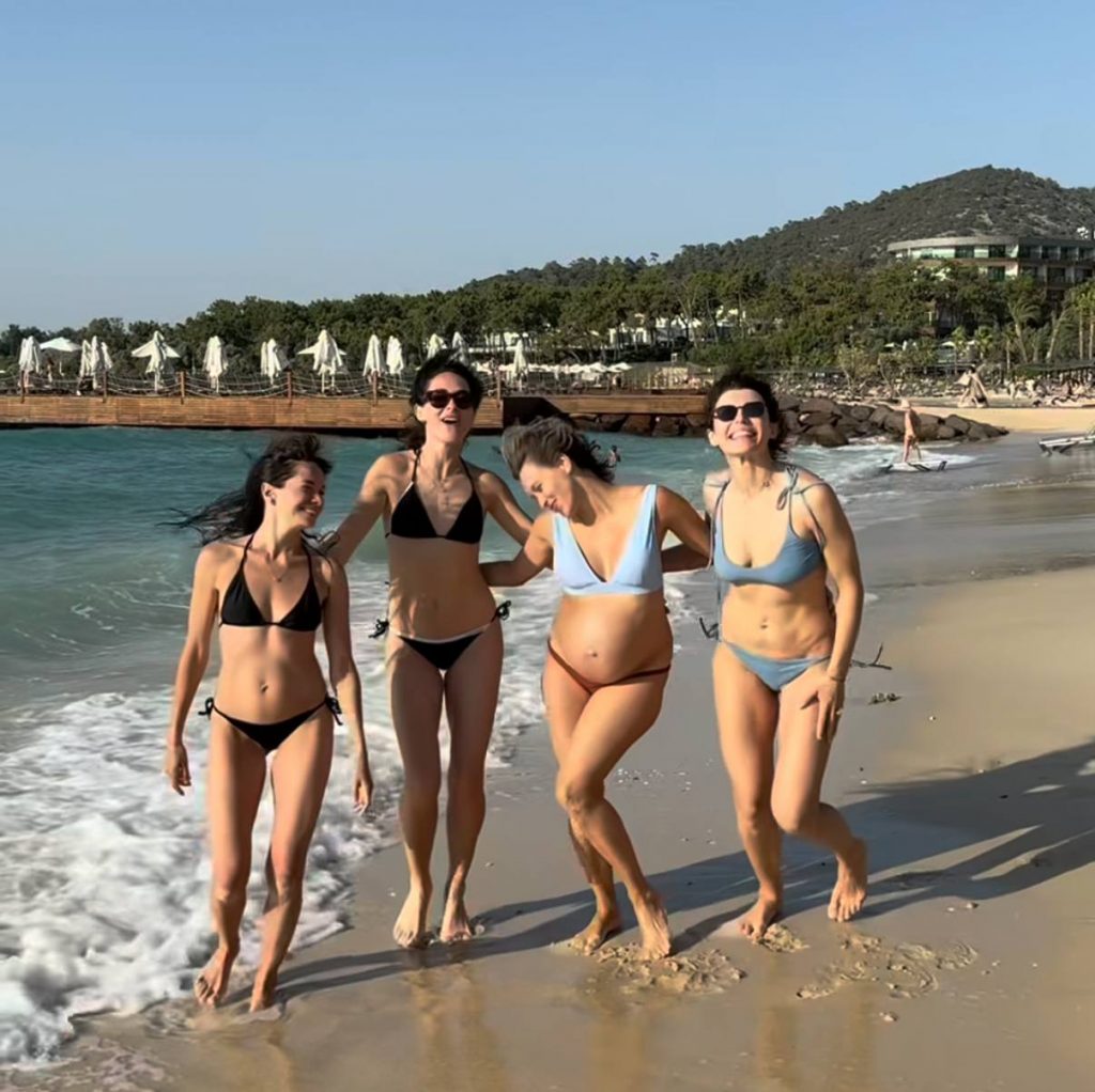 Regina Todorenko with friends. Photo: Social Networks