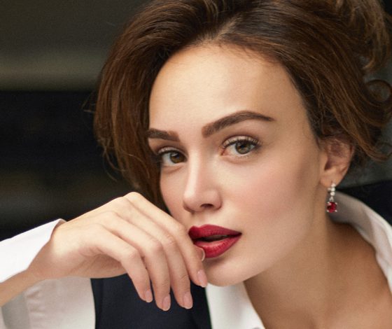 Угодить каждому не получится, да я и не стремлюсь к этому: Анна Егоян о буллинге, любимых книгах и дуэте с Игорем Крутым