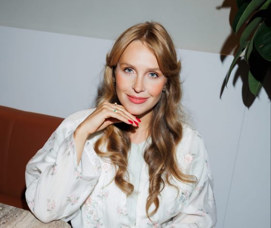 Елена Дудина впервые вышла в свет после рождения сына