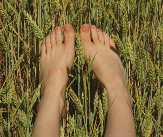 Девушки начали покупать накладные пальцы для ног