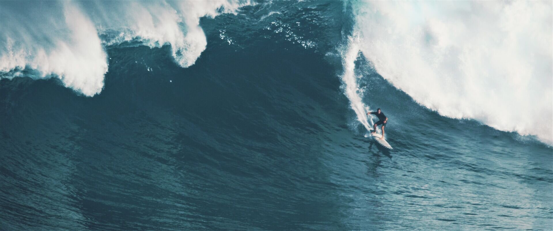 Australian surfers spent on a board in the open ocean all night