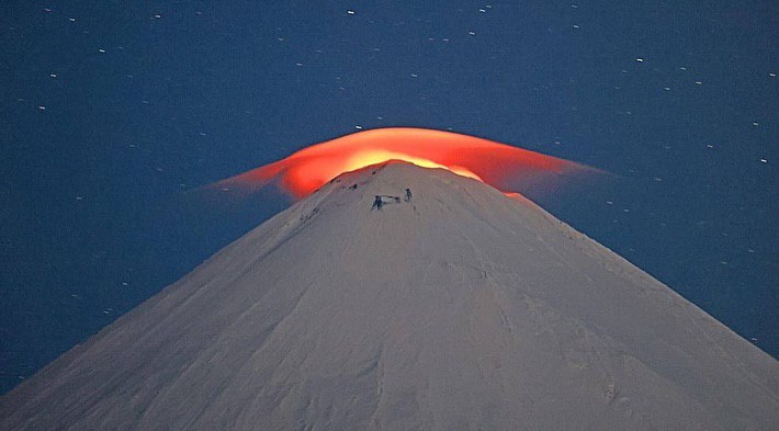 An incredible natural phenomenon entered the camera lens