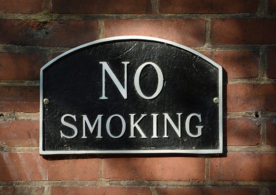 Несмотря на все риски, связанные со здоровьем, курение снова становится модной привычкой