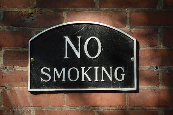 Despite all health -related risks, smoking again becomes a stylish habit.