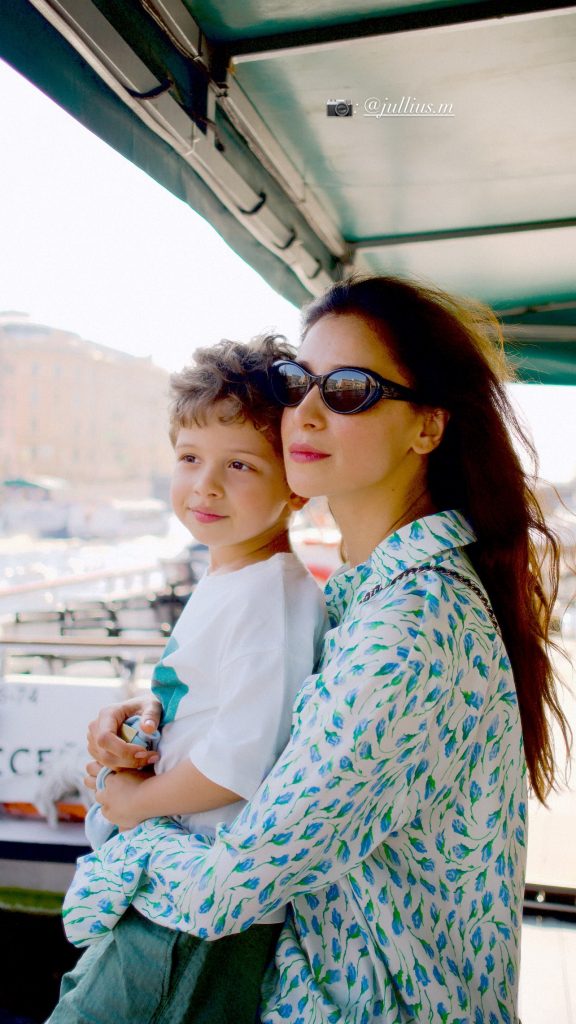 Ravshan Kurkova with his son. Photo: Social Networks