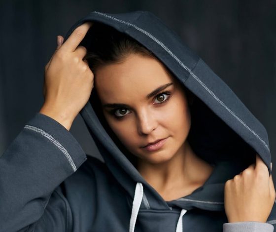 Гимнастка Дина Аверина показала фигуру в купальнике во время медового месяца