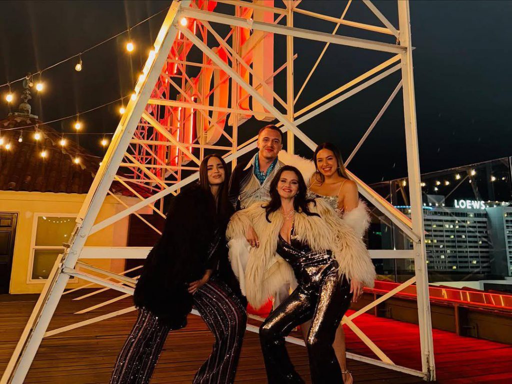 Selena Gomez with friends. Photo: Social Networks
