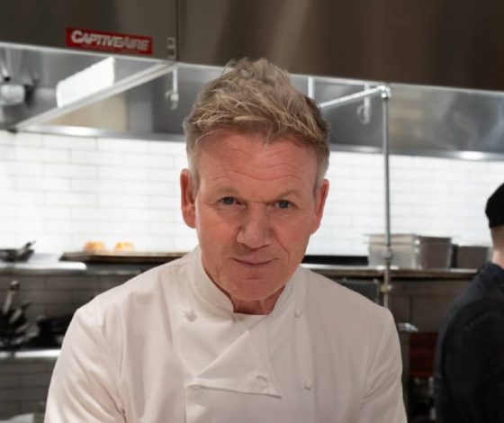 Шеф-повар Гордон Рамзи показал шрам после операции по удалению рака кожи