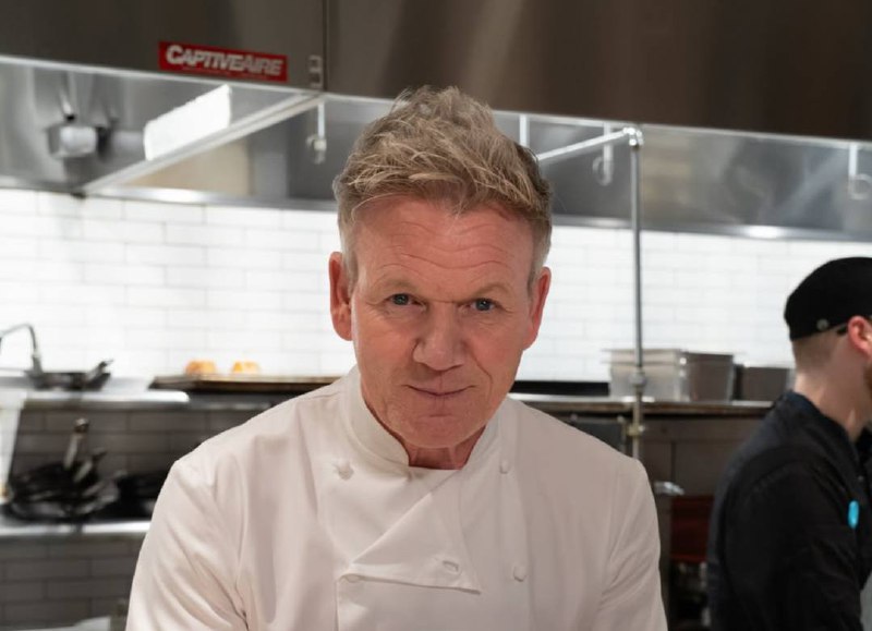 Chef Gordon Ramzi showed scars after surgery to remove surgical cancer