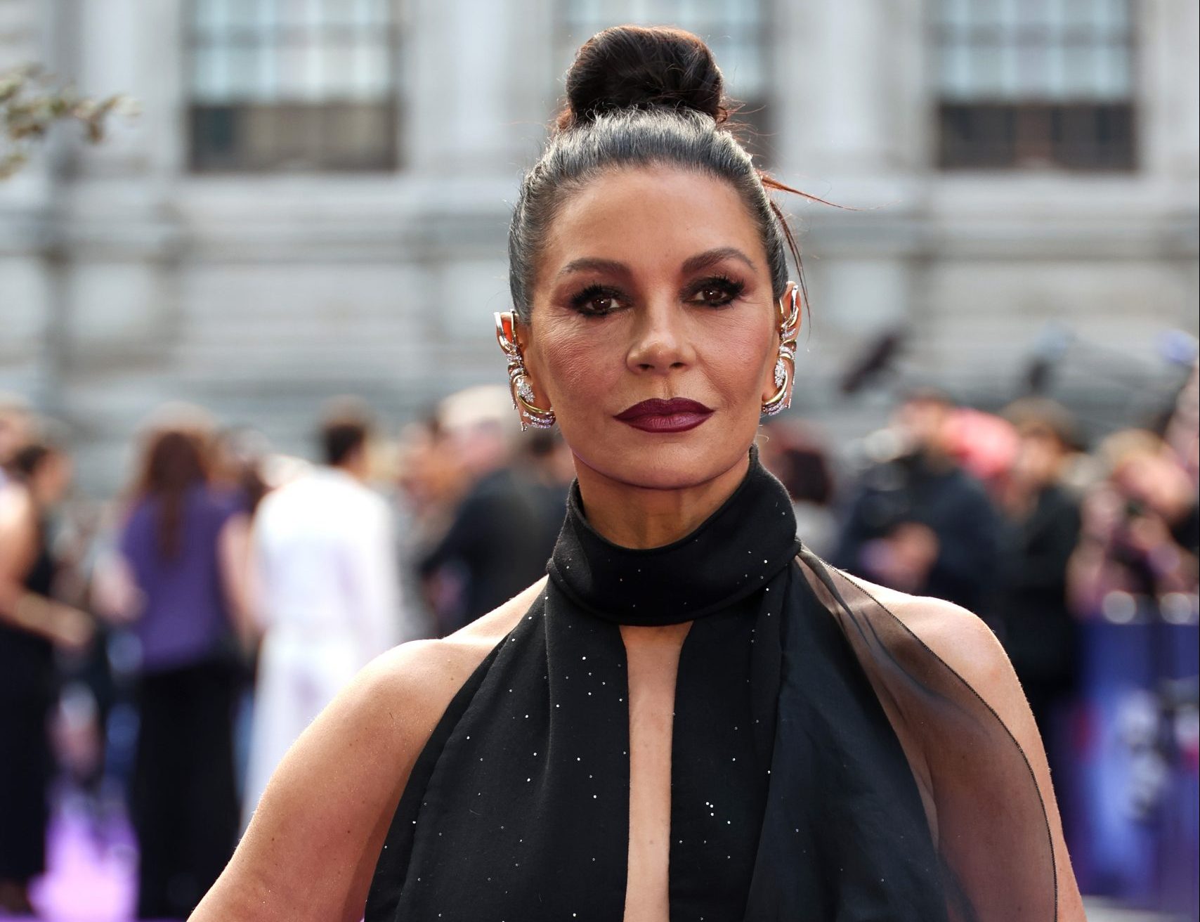 Katherine Zeta-Jones took part in the image of the Russian brand at the premiere of Wensdei’s second season