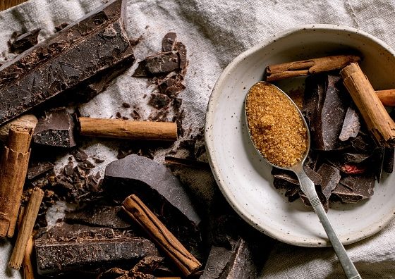 Исследование: темный шоколад и вино снижают риск рака и болезней сердца