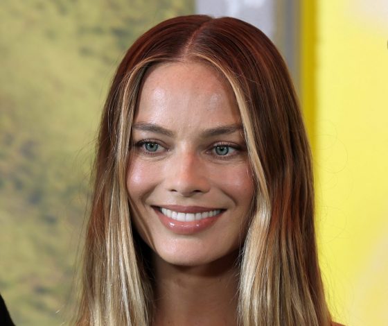 Марго Робби блистает на красной дорожке в роскошном ожерелье