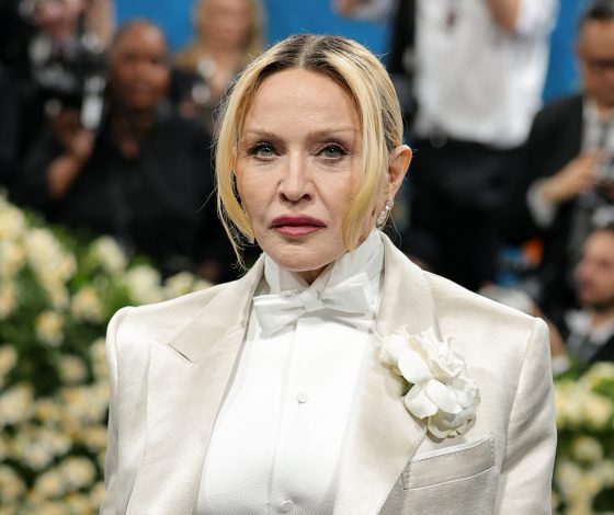 Мадонна поделилась видео с необычным «кольцом» на фоне слухов о помолвке