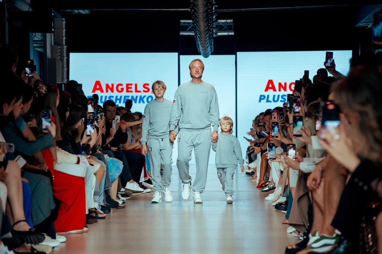 Evgeny Plushenko and Alexander Trusov appeared on the podium of Moscow Fashion Week