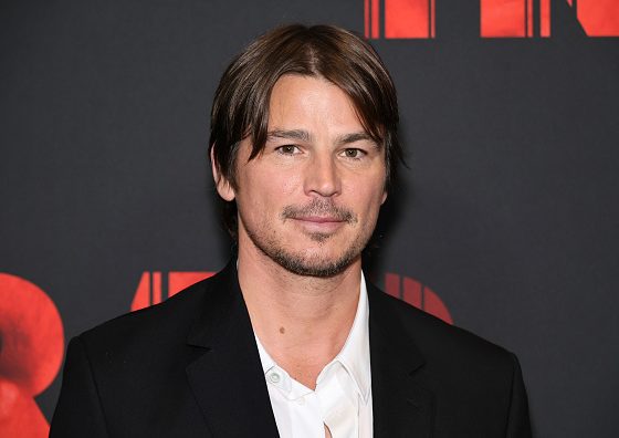 Джош Хартнетт попал в аварию во время съемок сериала Netflix