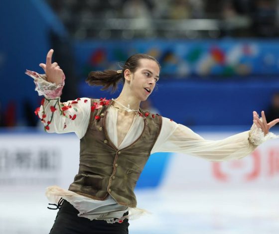 Фигурист Петр Гуменник выиграл турнир в Пекине