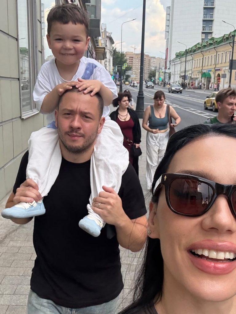 Ольга Серябкина и Георгий Начкебия с сыном. Фото: социальные сети