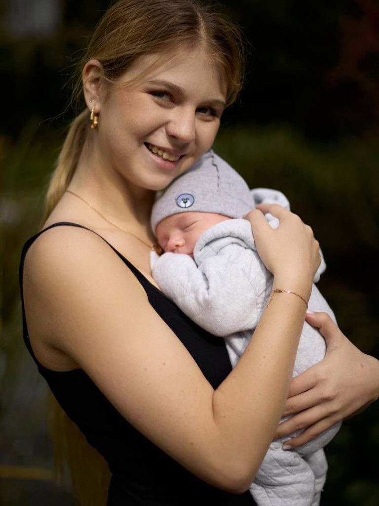 Alexandra Trusov with his son. Photo: Social Networks