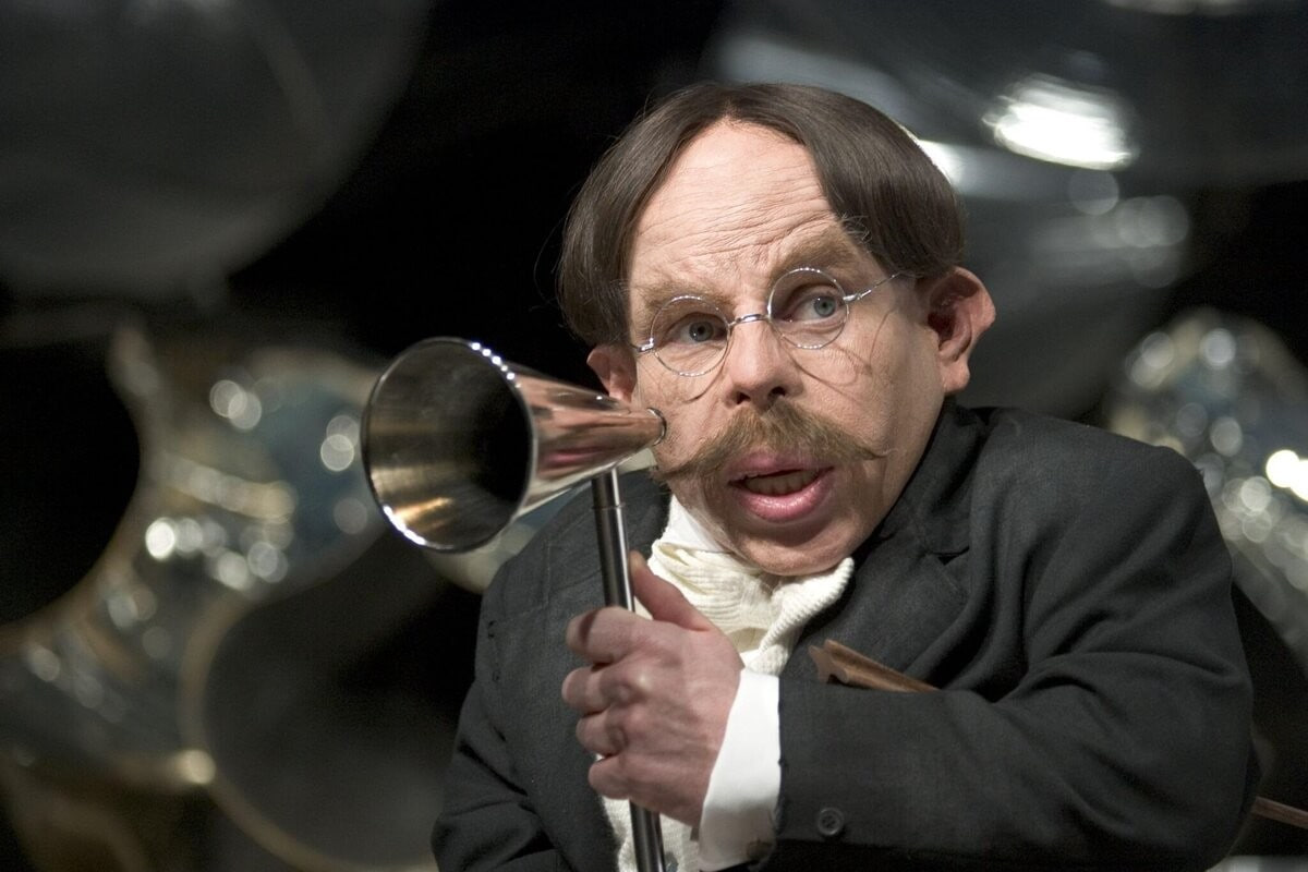 Warwick Davis will play Professor Fitwick again in the new series about Harry Potter