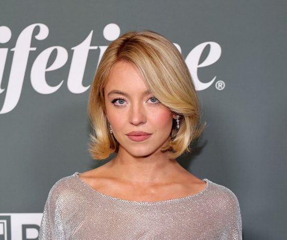 Сидни Суини поражает коллег своей стойкостью