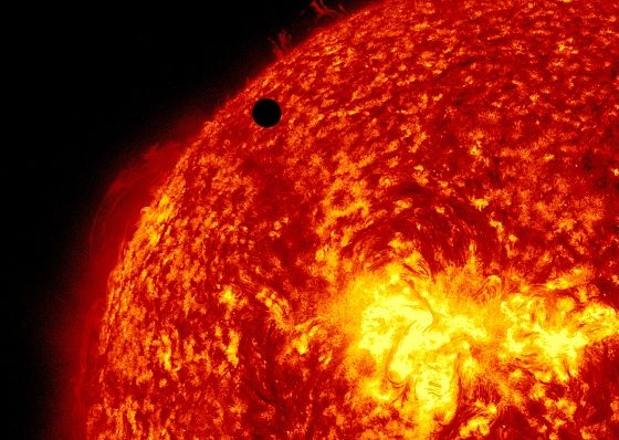 На Солнце произошел крупный выброс плазмы в сторону Земли