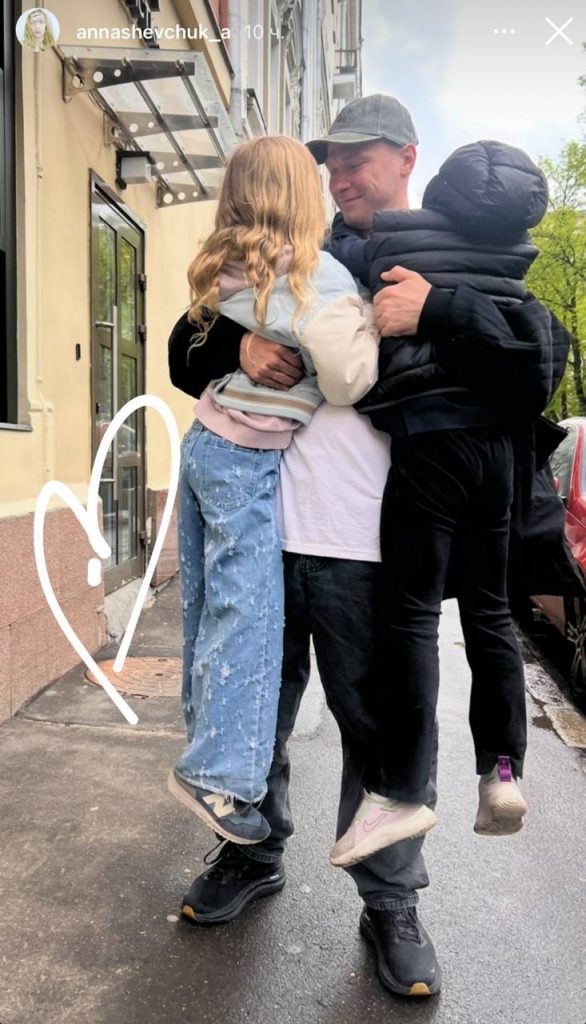 Yura Borisov with children. Photo: social networks