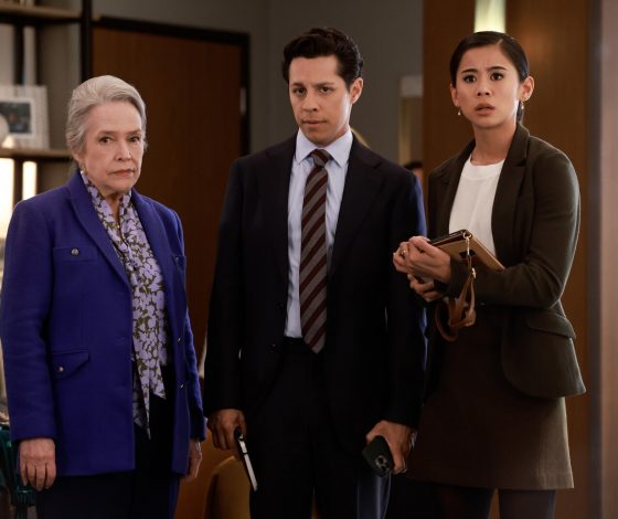 В Голливуде звезду популярного сериала выгнали из проекта после обвинений в сексуализированном насилии