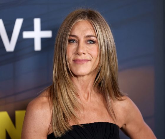 Дженнифер Энистон впервые появилась на публике с бойфрендом