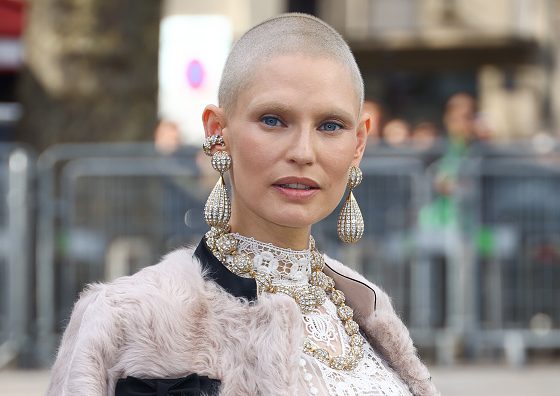 Victoria's Secret отказали болеющей раком модели в участии в показе