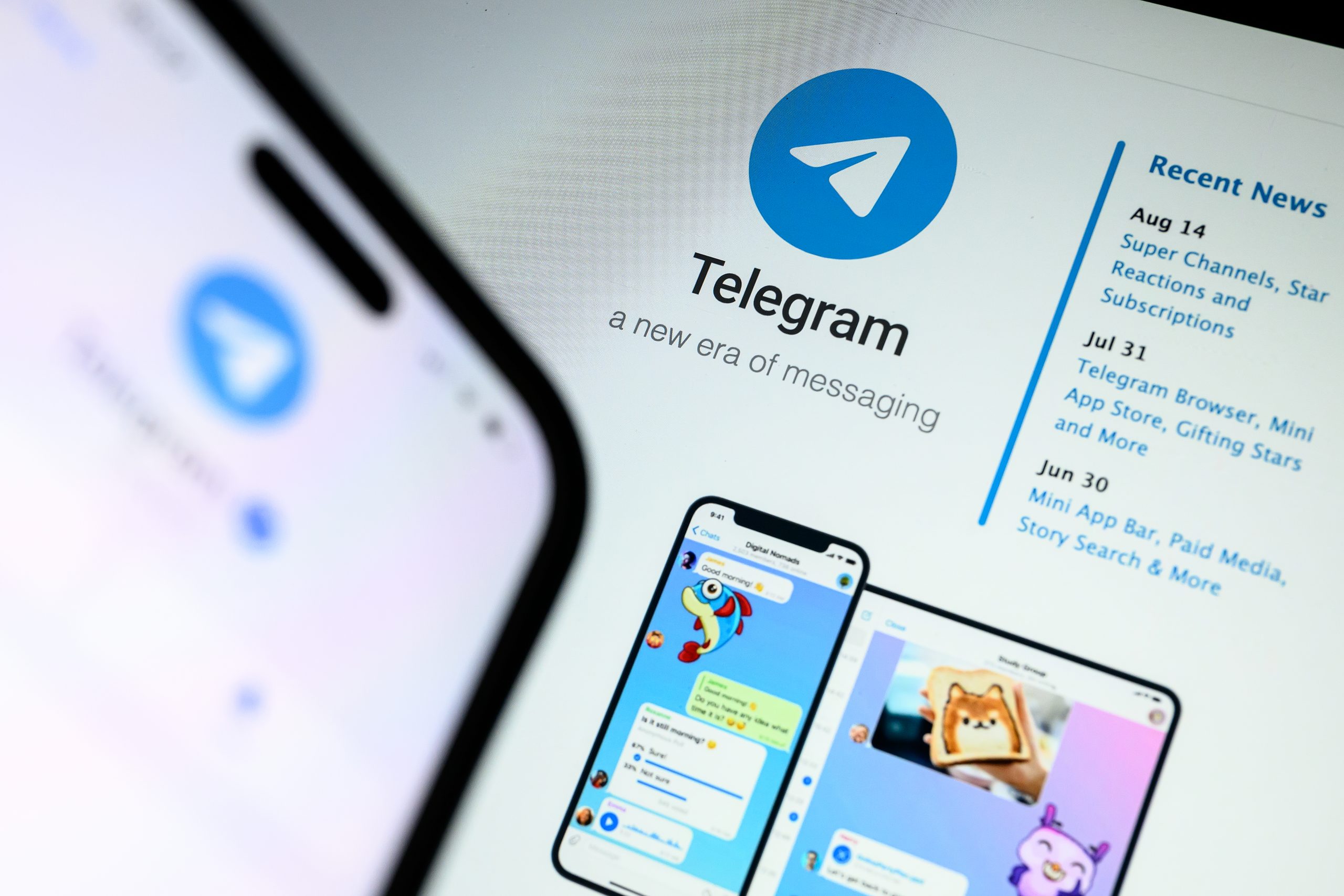 Following Apple, Telegram also appears with its “liquid glass” effect design