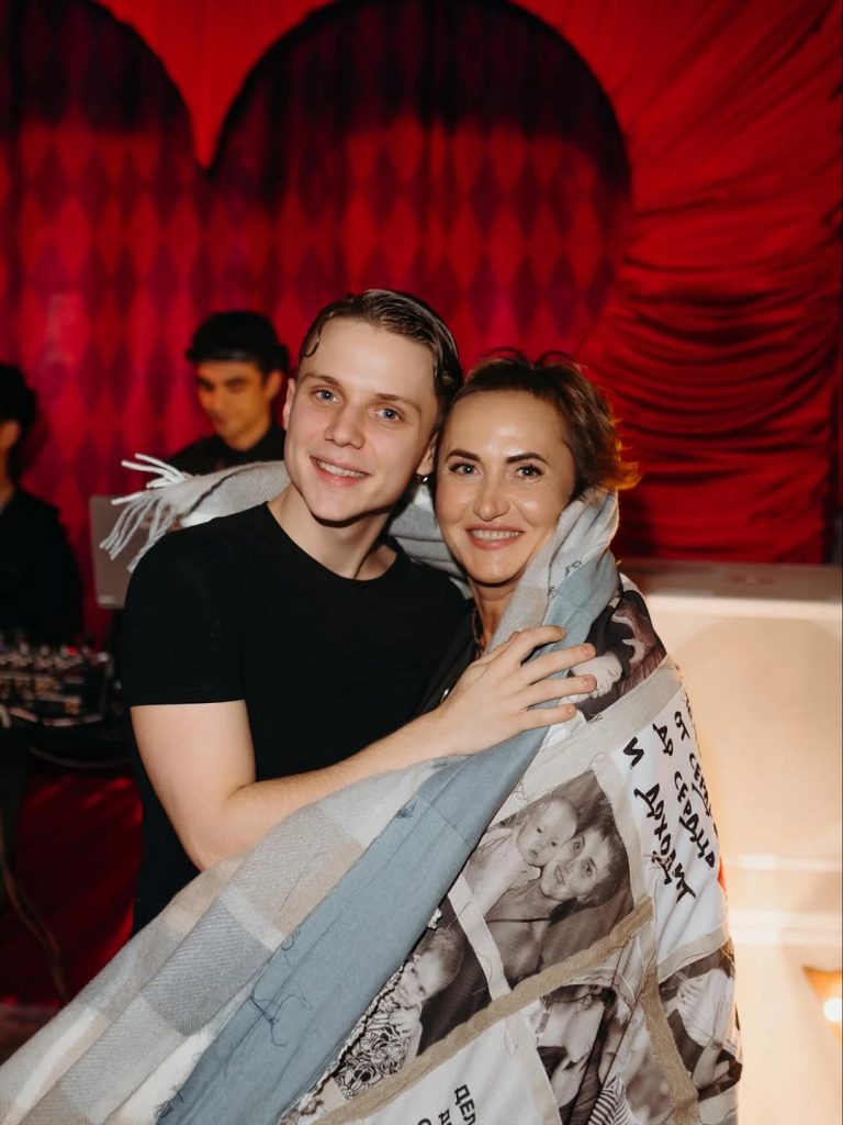 Vanya Dmitrienko with her mother Svetlana. Photo: social networks