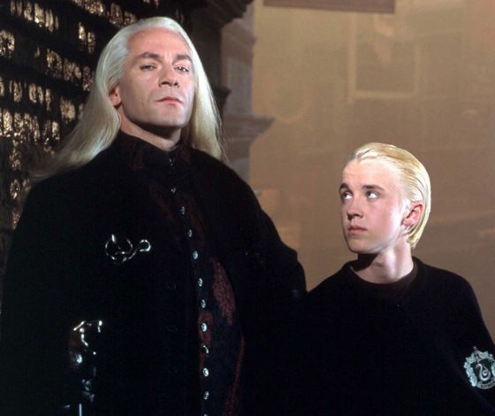 Семья Малфой воссоединилась: Джейсон Айзекс поддержал Тома Фелтона на его бродвейской премьере