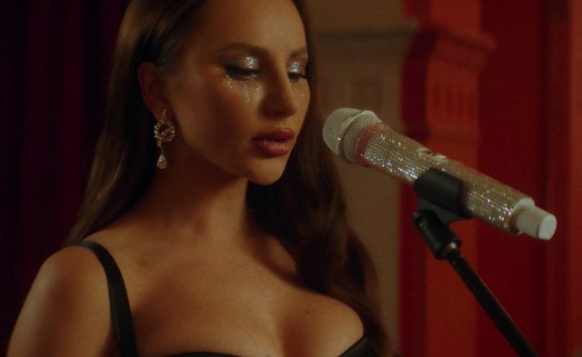 Тест: продолжи строчку из грустной песни