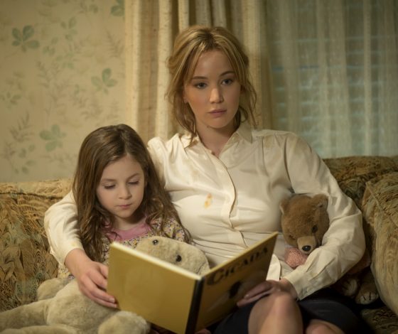 Мамы переводят сыновьям больше денег, чем дочерям