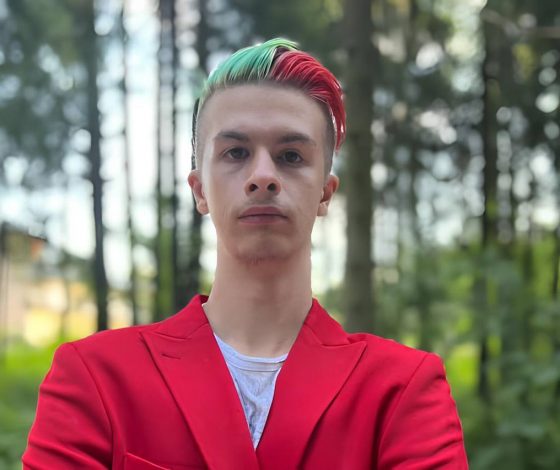 Иван Золо выпустил клип на трек «Баобаб», который стал лидером мирового чарта Genius