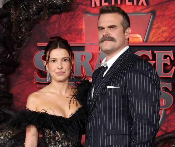 Актеры «Очень странных дел» Милли Бобби Браун и Дэвид Харбор опровергли слухи о домогательствах